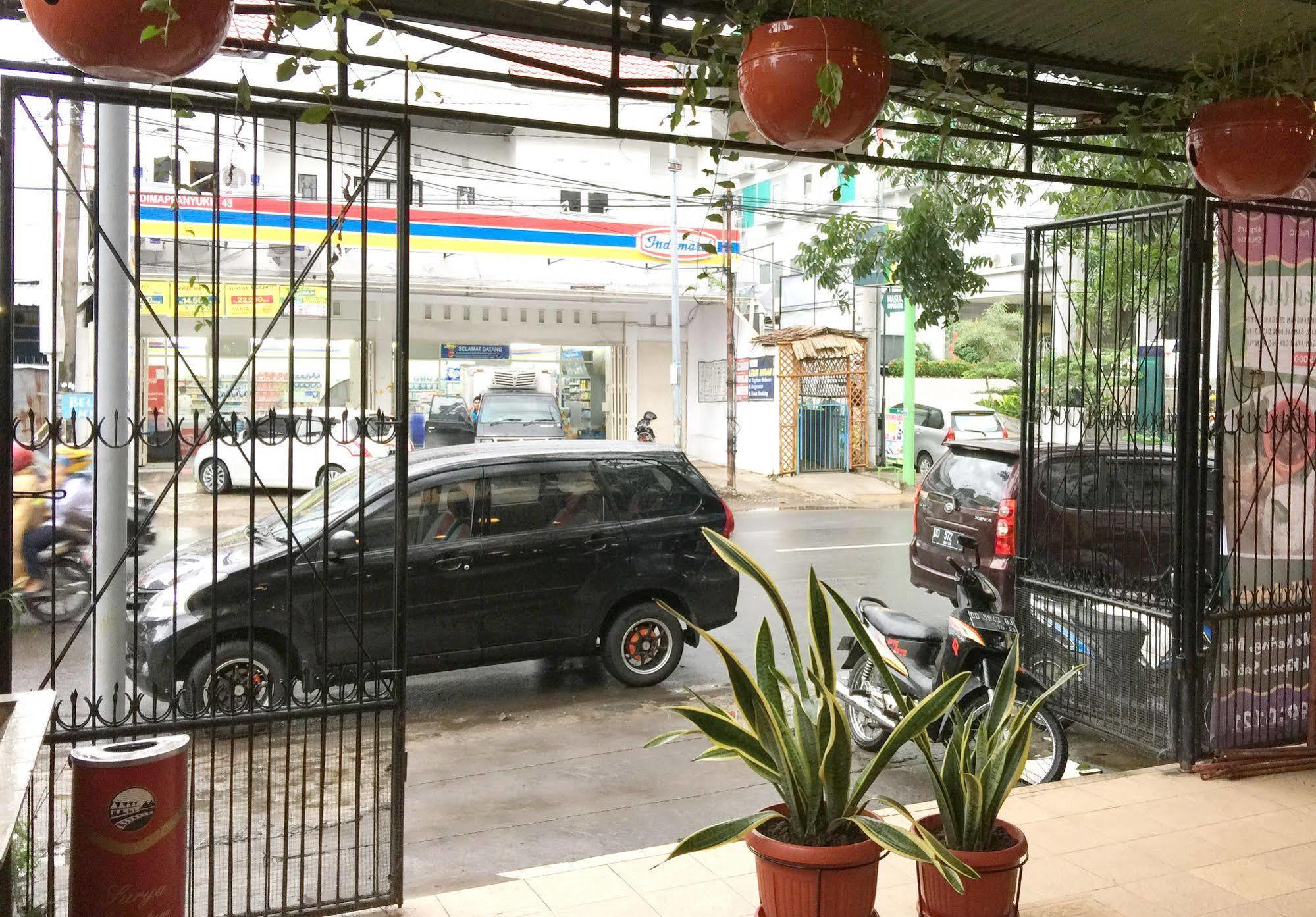 Wisma Sentosa Makassar Buitenkant foto